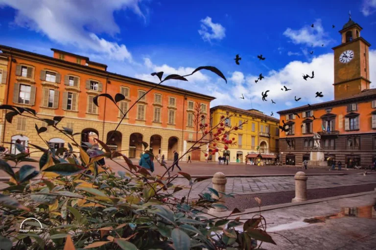 News Incontro annuale dei tecnici di Sottocosta 2019-Reggio Emilia: piazza di Reggio Emilia con i palazzi storici