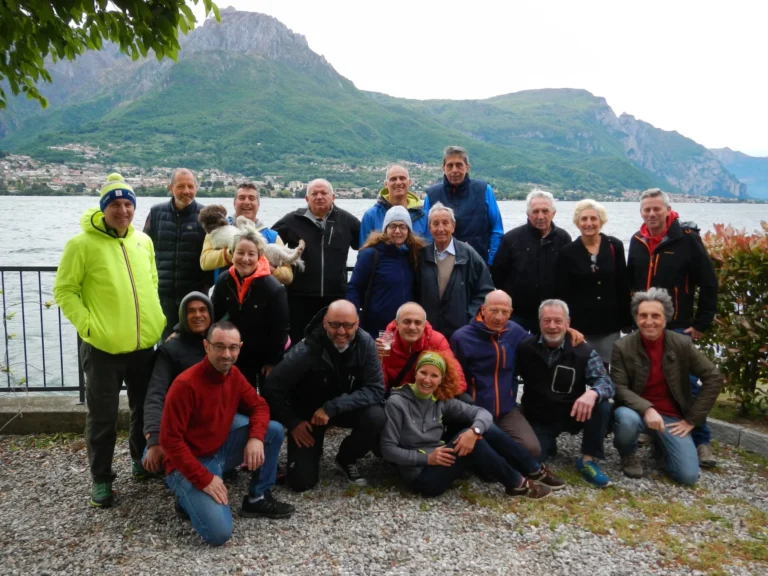 News 21^ Maratona del Lario, 12 Maggio 2019: foto di gruppo dei partecipanti in riva al lago
