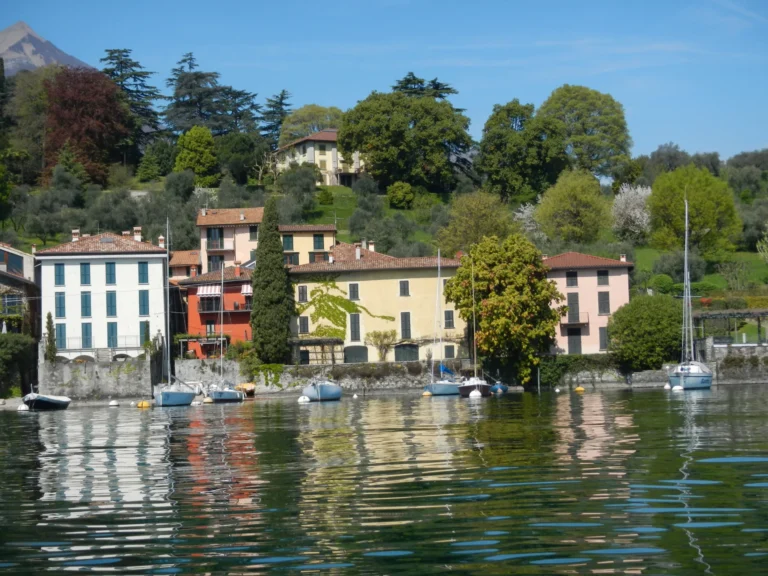 Resoconto di LB su Mini maratona sul Lario-Memorial Erica Resoconto di LB su Mini maratona sul Lario-Memorial Erica: ville affacciate sul lago tra gli alberi