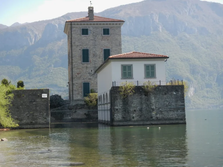 Resoconto di LB su Mini maratona sul Lario-Memorial Erica Resoconto di LB su Mini maratona sul Lario-Memorial Erica: villa sulla riva del lago