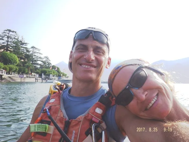 News Periplo del Lago di Como-agosto 2017: due kayaker sorridenti in un selfie sul lago