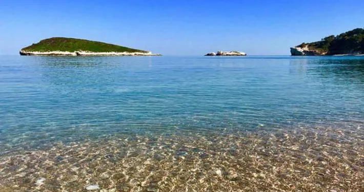 News Camp Puglia 2019, Gargano 15-23 Giugno, Resoconto e foto: mare trasparente davanti all'isolotto
