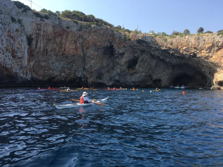 News PAGAIANDO A SUD 2019 alla scoperta del Salento: kayak sotto la falesia della costa salentina